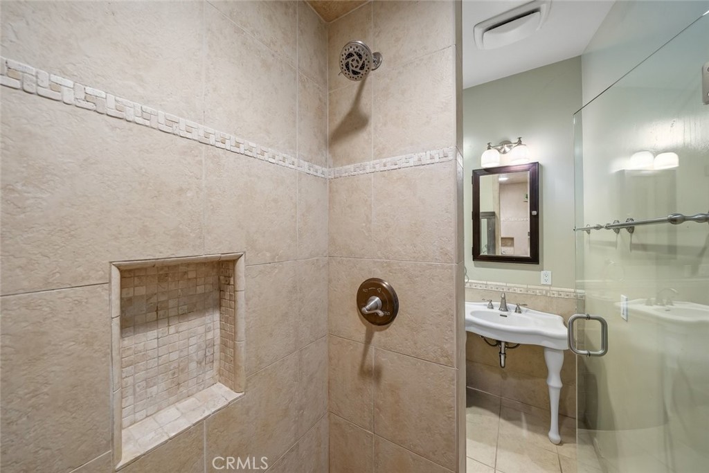 1350 Parkhill