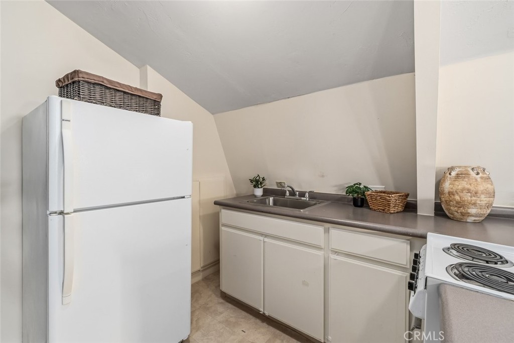 1350 Parkhill