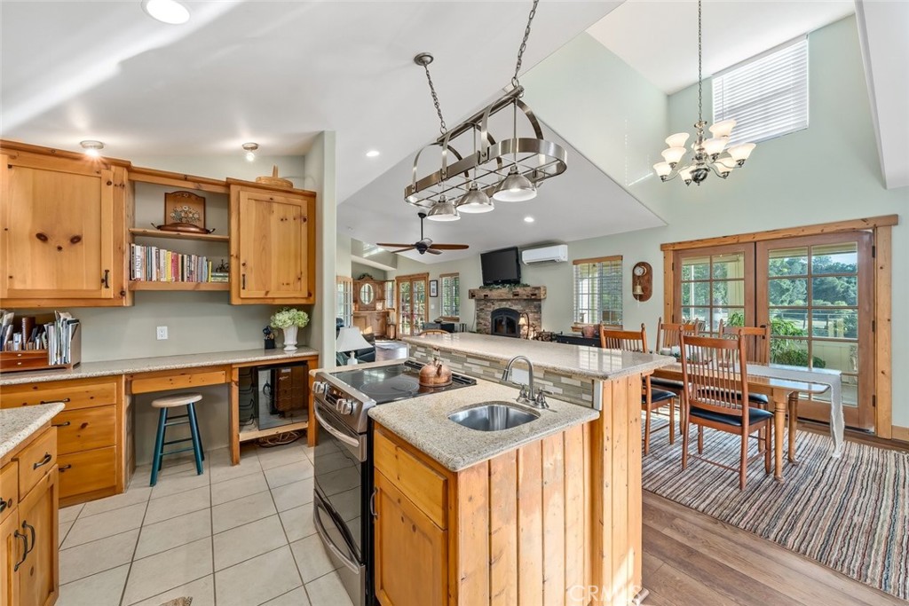 1350 Parkhill