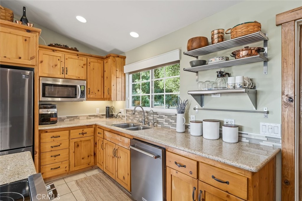 1350 Parkhill