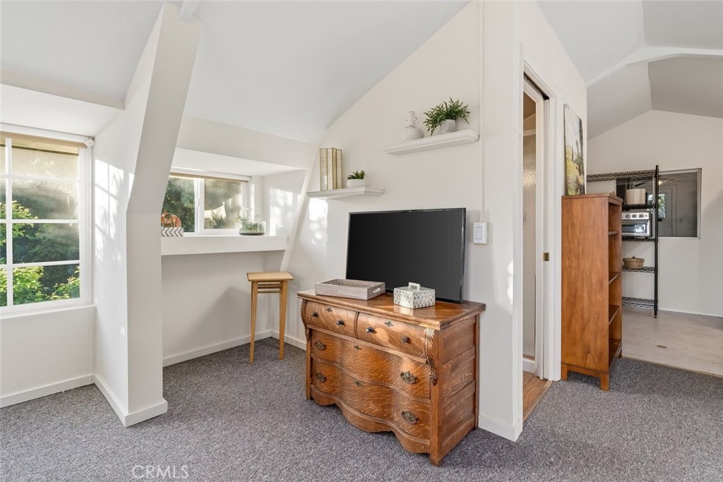 1350 Parkhill