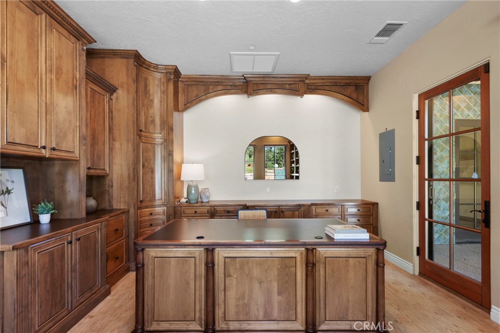 1661 Burnt Rock