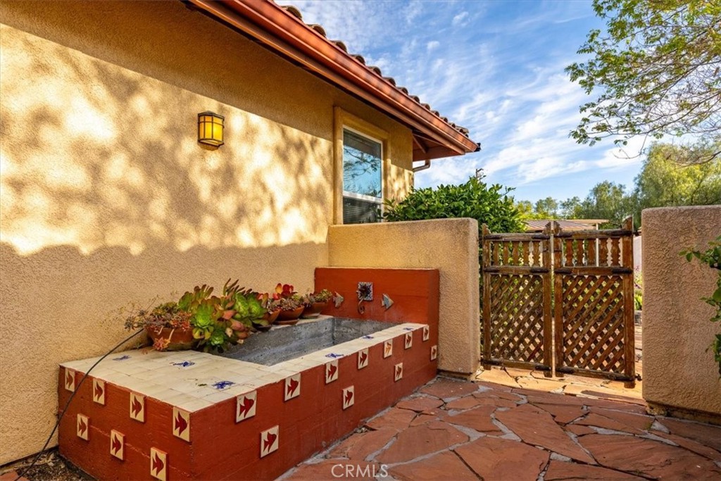 6130 Buckhorn Ridge