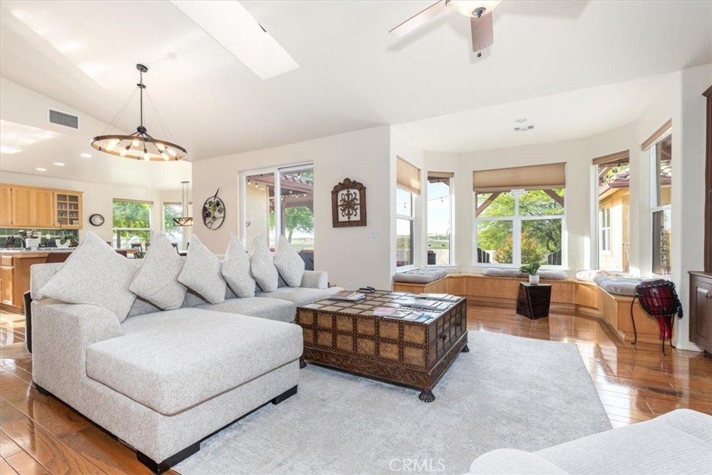 6130 Buckhorn Ridge