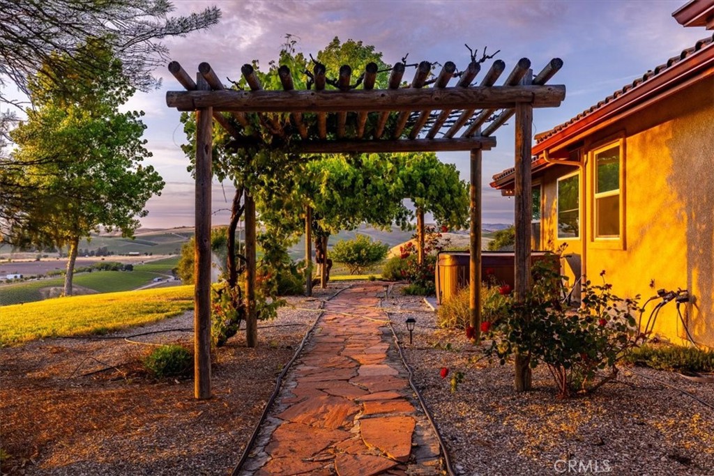 6130 Buckhorn Ridge