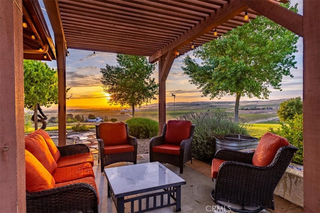 6130 Buckhorn Ridge