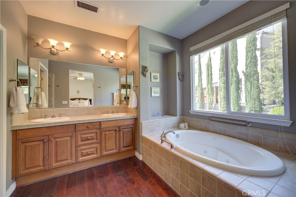 1090 Muscat Court
