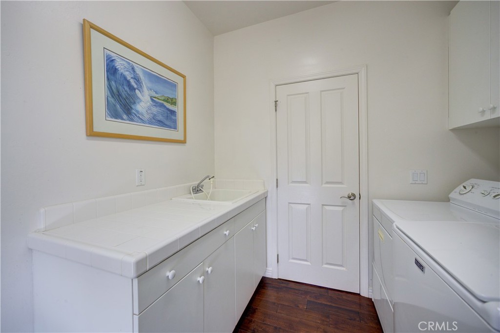 1090 Muscat Court