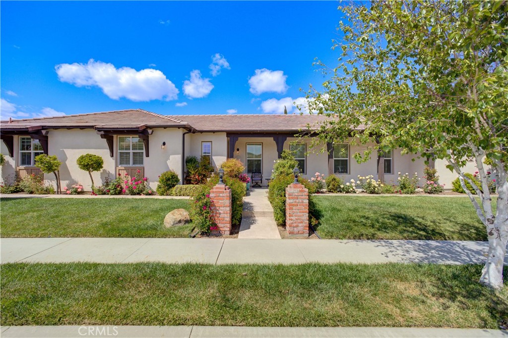1090 Muscat Court