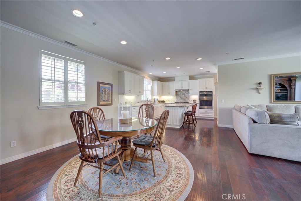 1090 Muscat Court
