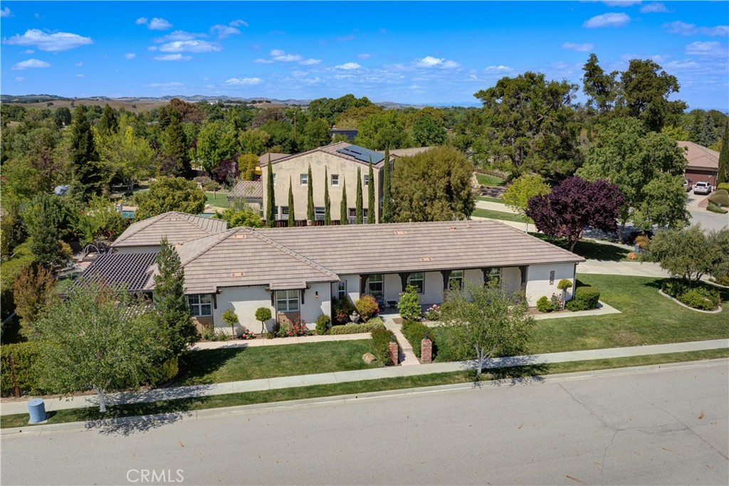 1090 Muscat Court