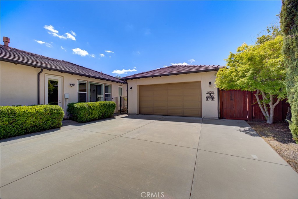 1090 Muscat Court