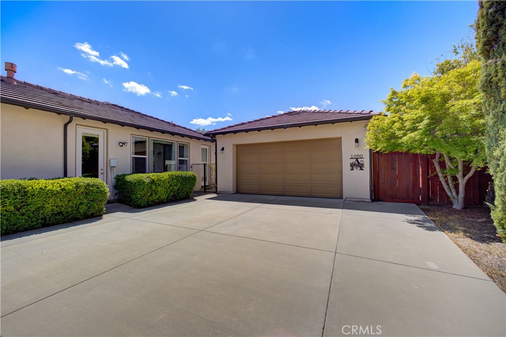1090 Muscat Court