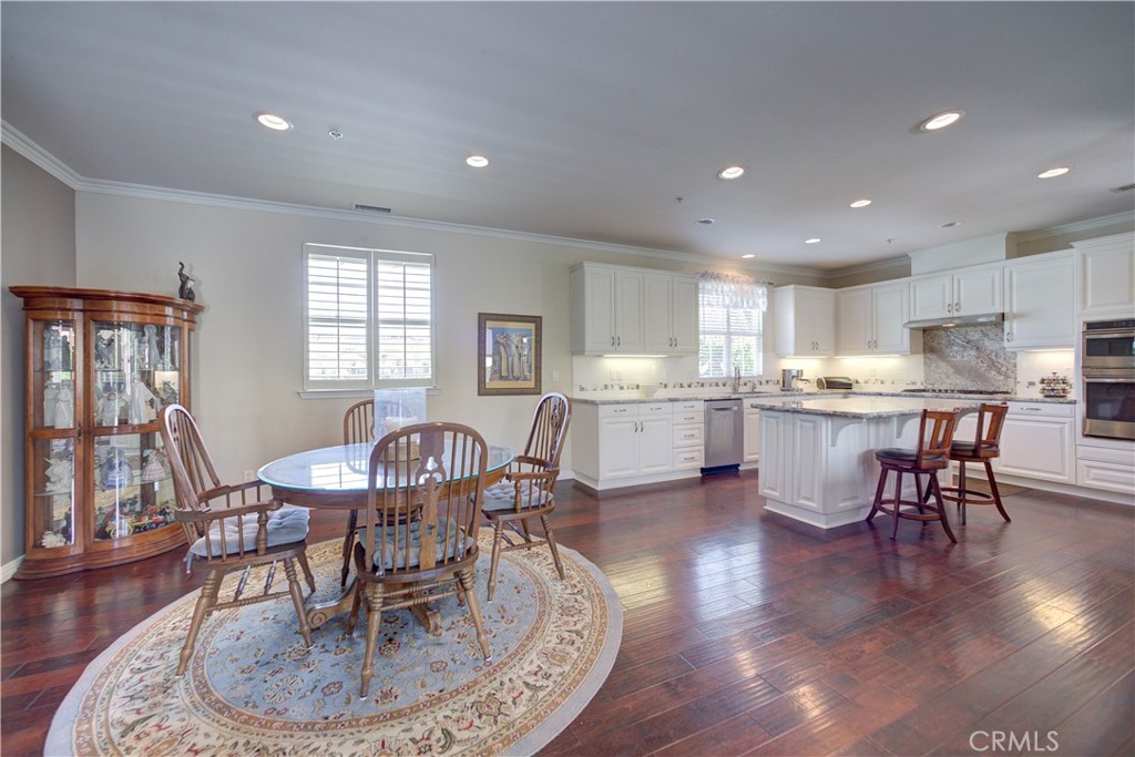 1090 Muscat Court