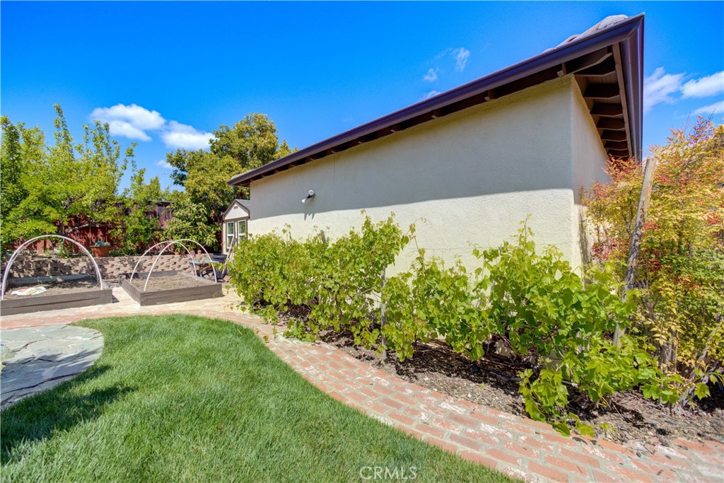 1090 Muscat Court