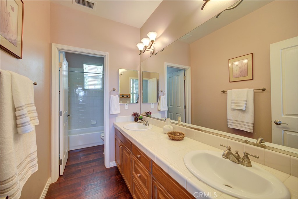 1090 Muscat Court