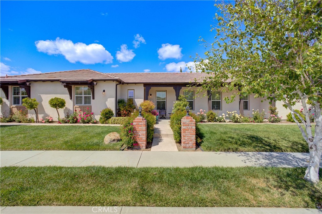 1090 Muscat Court