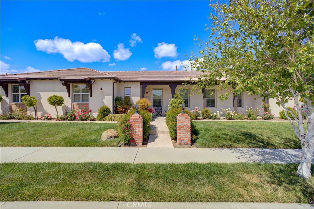 1090 Muscat Court