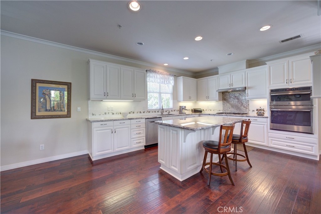 1090 Muscat Court