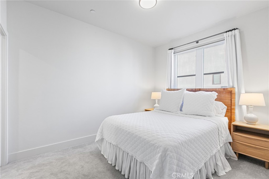 2460 Victoria 102