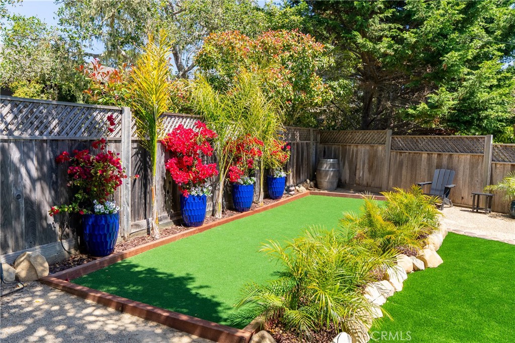 5282 Hillcrest
