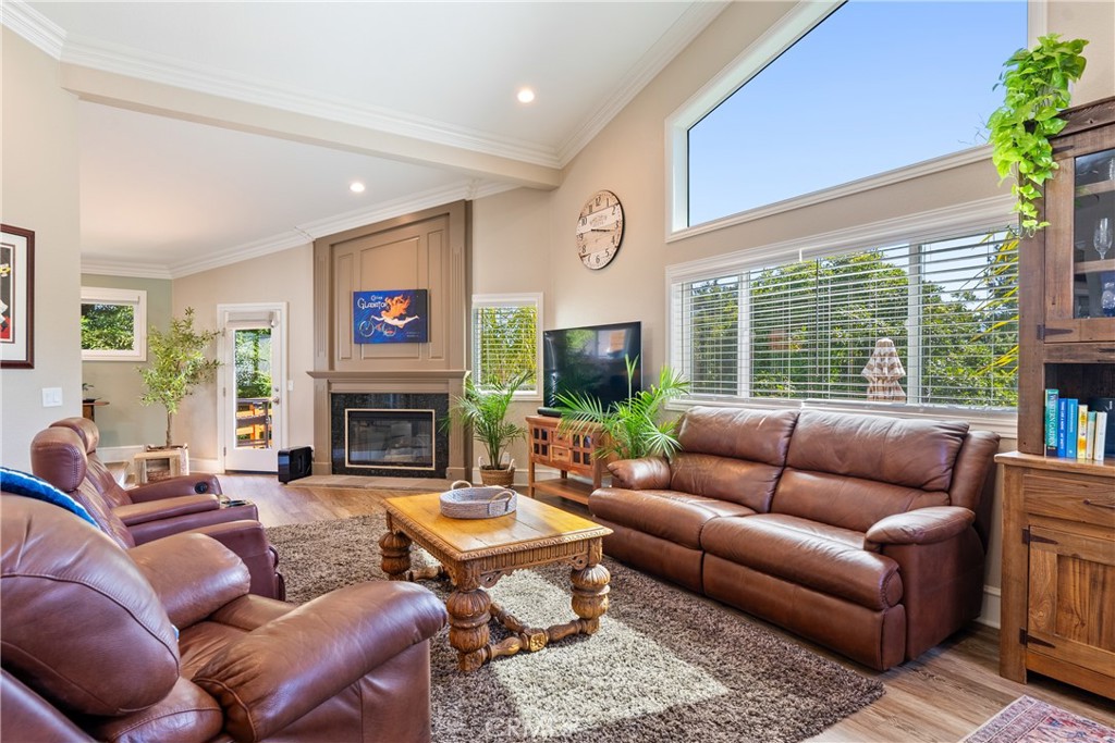 5282 Hillcrest