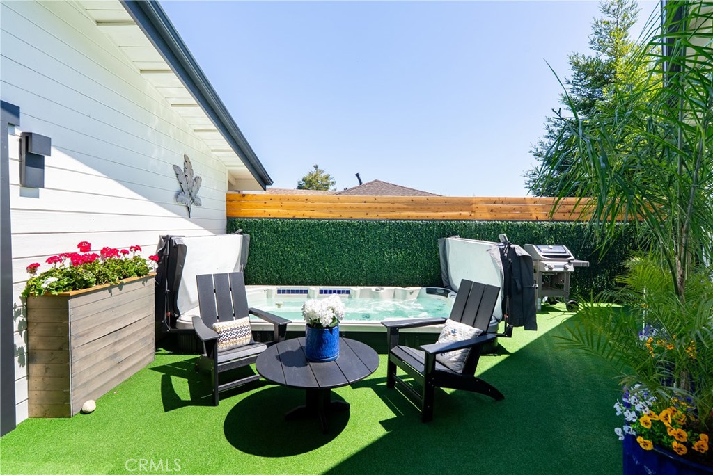 5282 Hillcrest