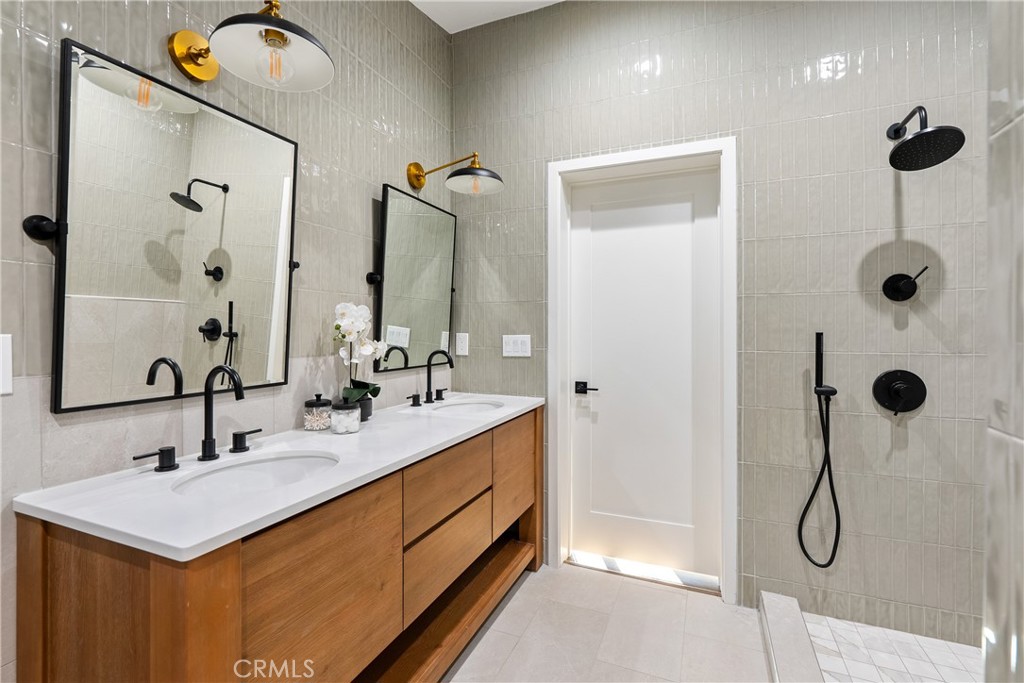 4475 Interlake