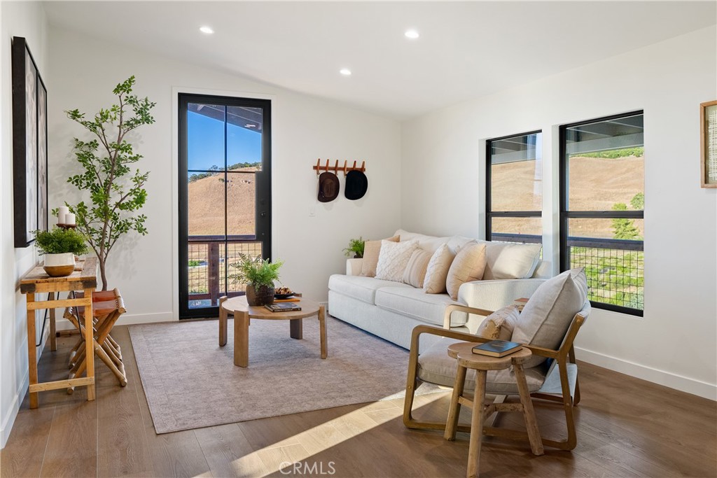 4475 Interlake