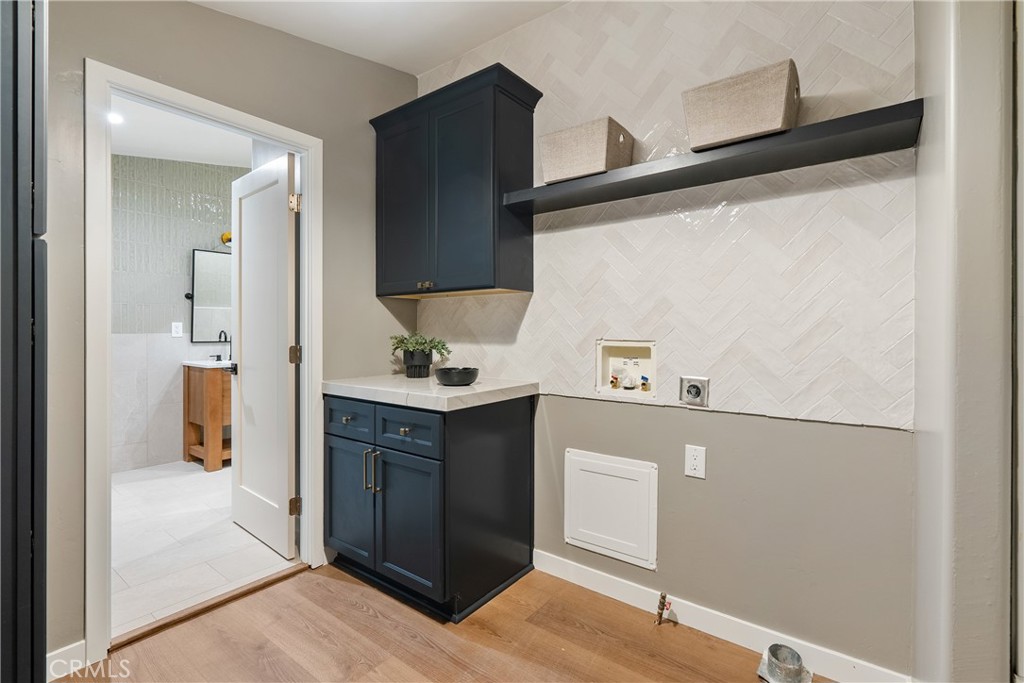 4475 Interlake
