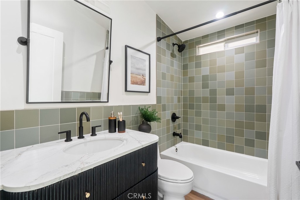 4475 Interlake
