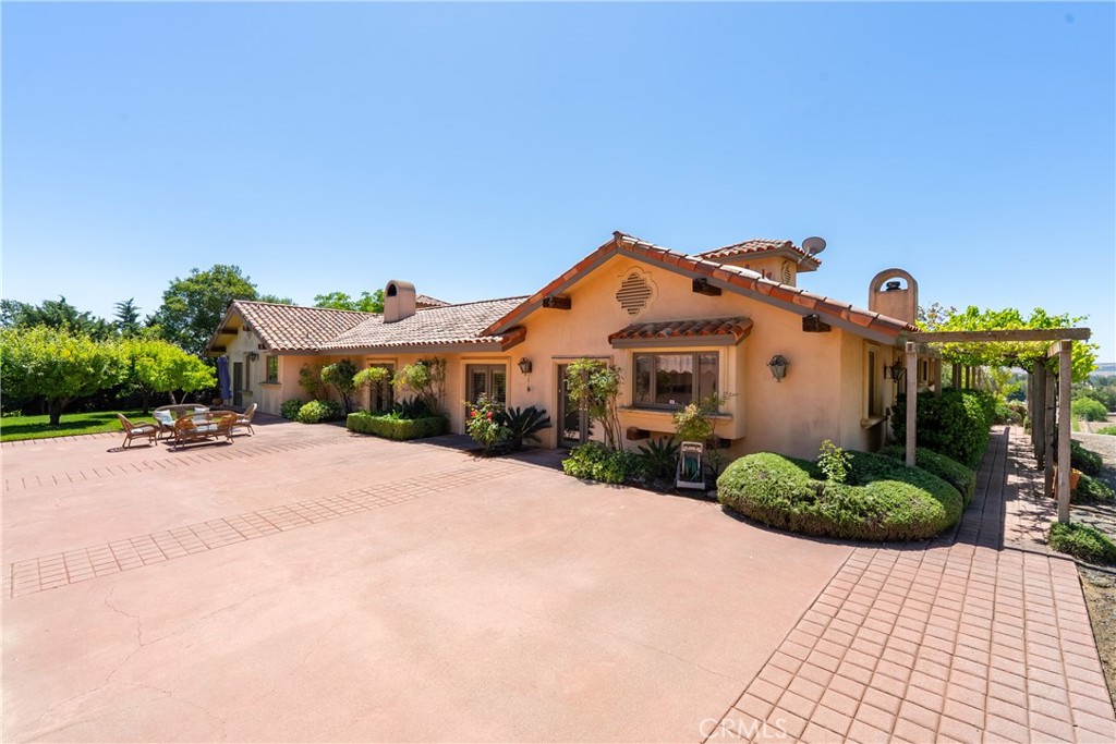 7568 Creston