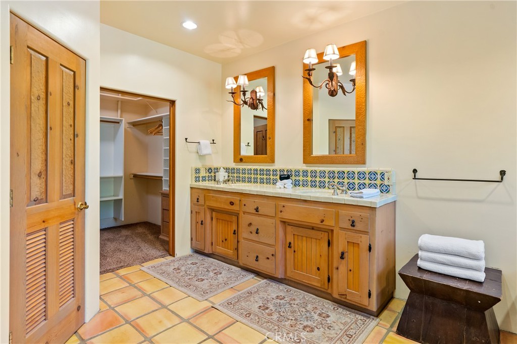 7568 Creston