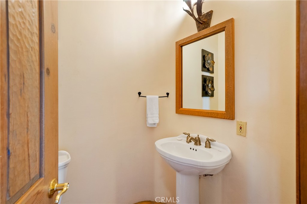 7568 Creston