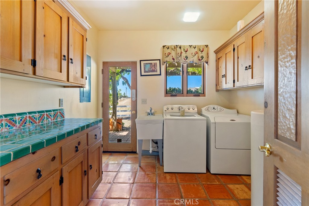 7568 Creston