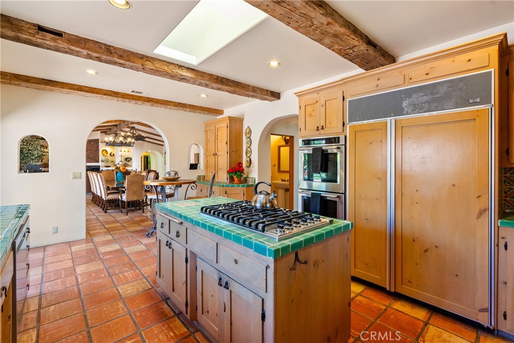7568 Creston