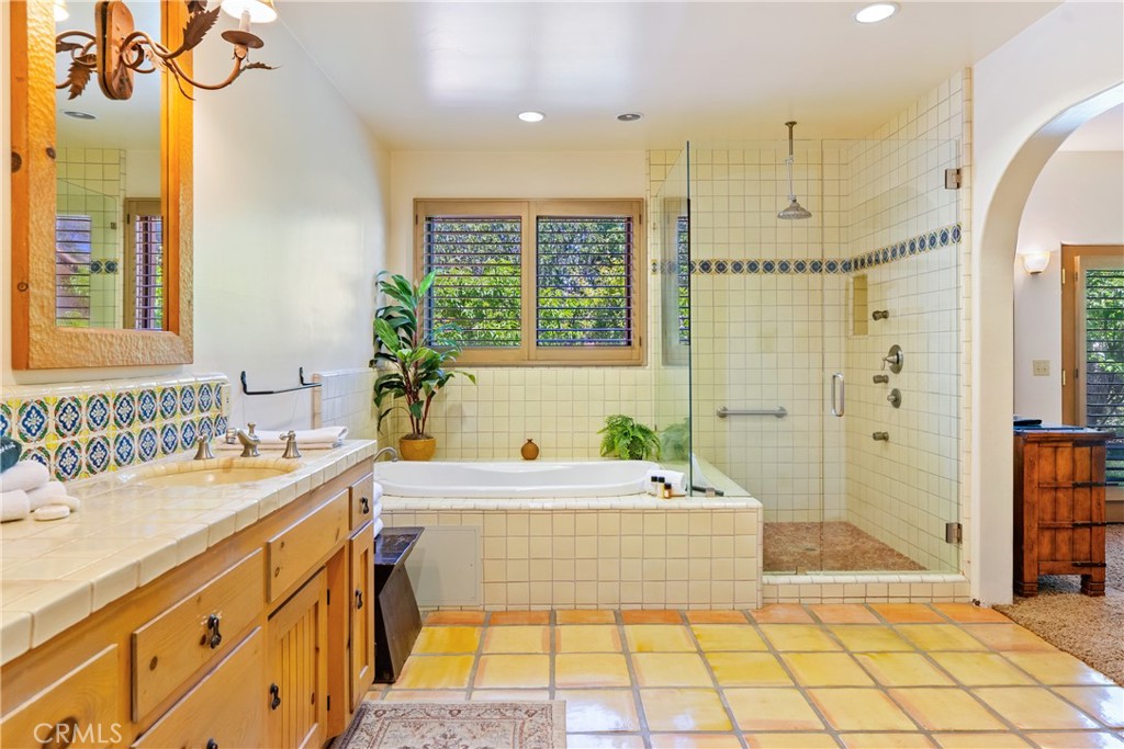 7568 Creston