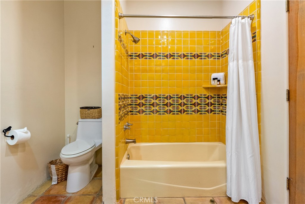 7568 Creston
