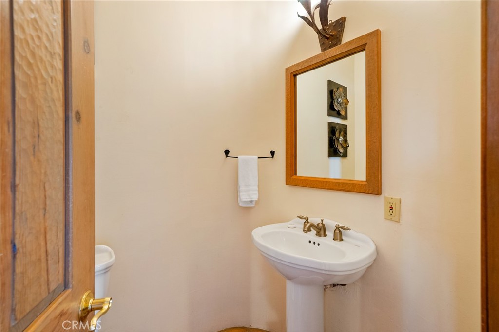 7568 Creston