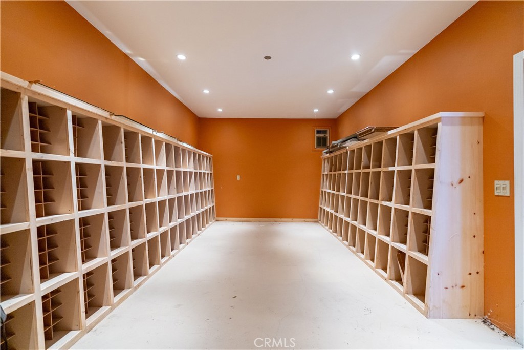 7568 Creston