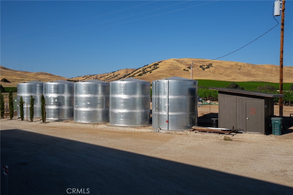 8585 Cross Canyons