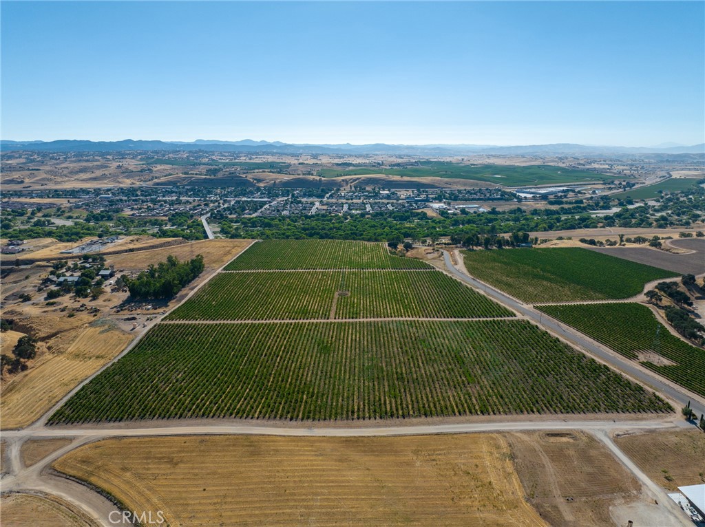 8585 Cross Canyons