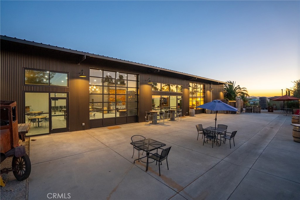8585 Cross Canyons