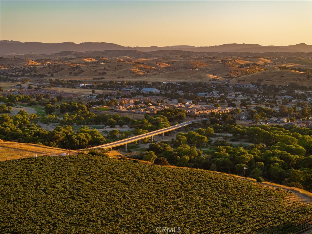8585 Cross Canyons