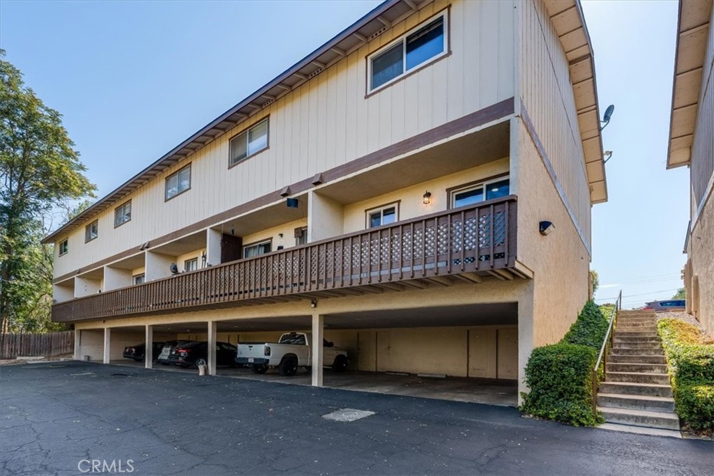 2212 Pine