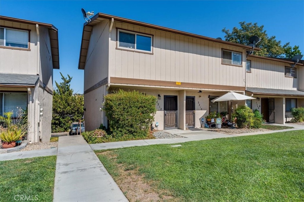 2212 Pine