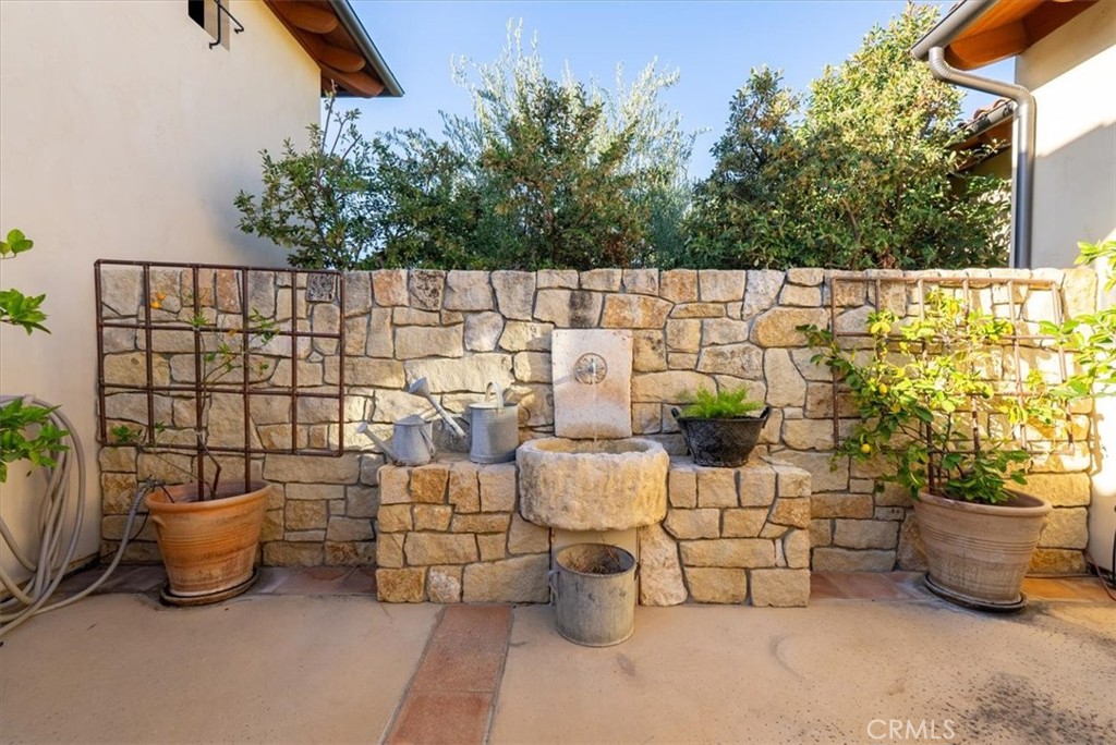2325 Warm Springs