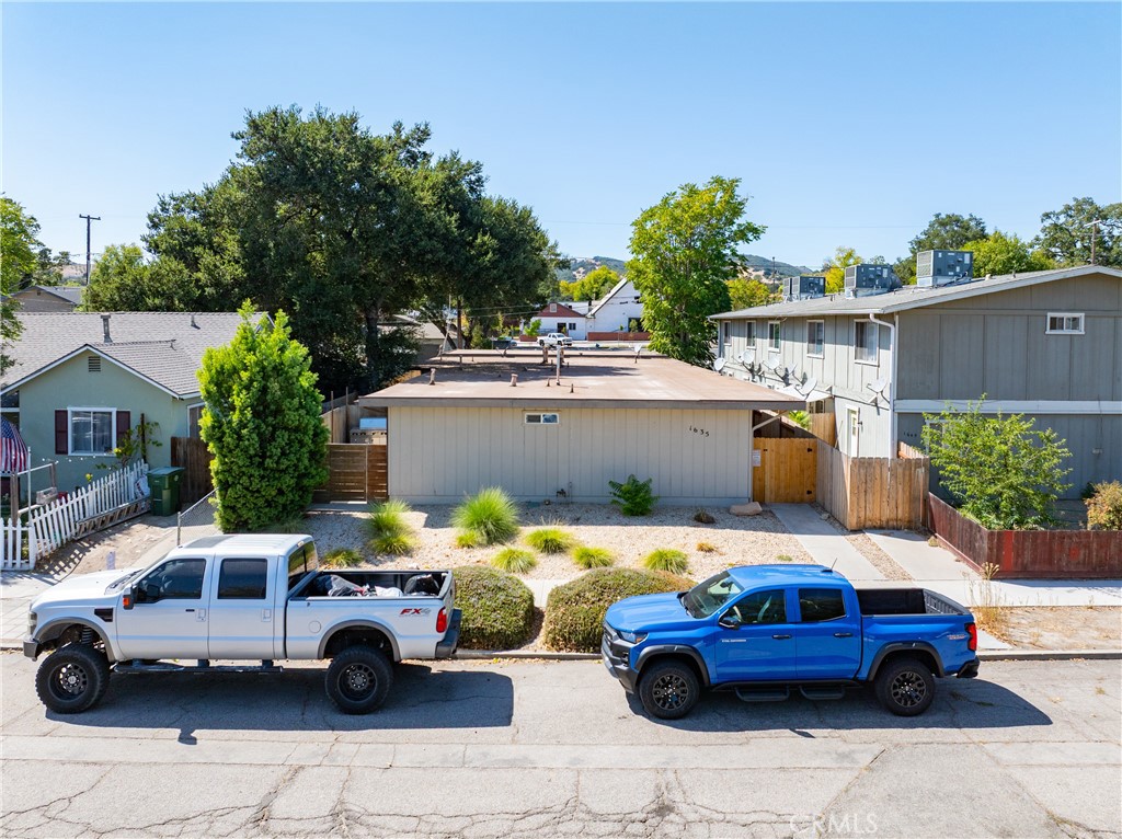1635 Pine