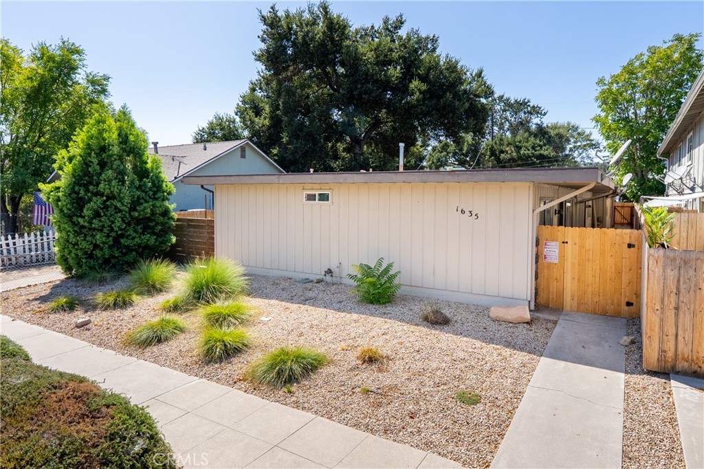 1635 Pine