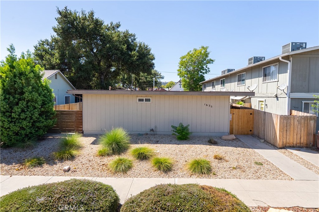 1635 Pine